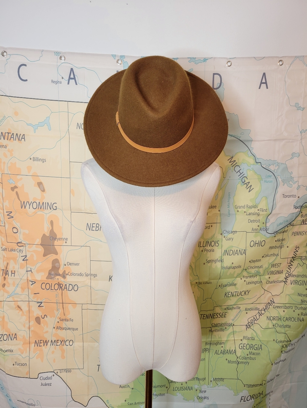 Brown Wide-Brim Felt Cowboy Hat With Band